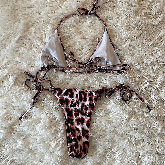 *NEW* Bikini Set - Picture 2 of 3